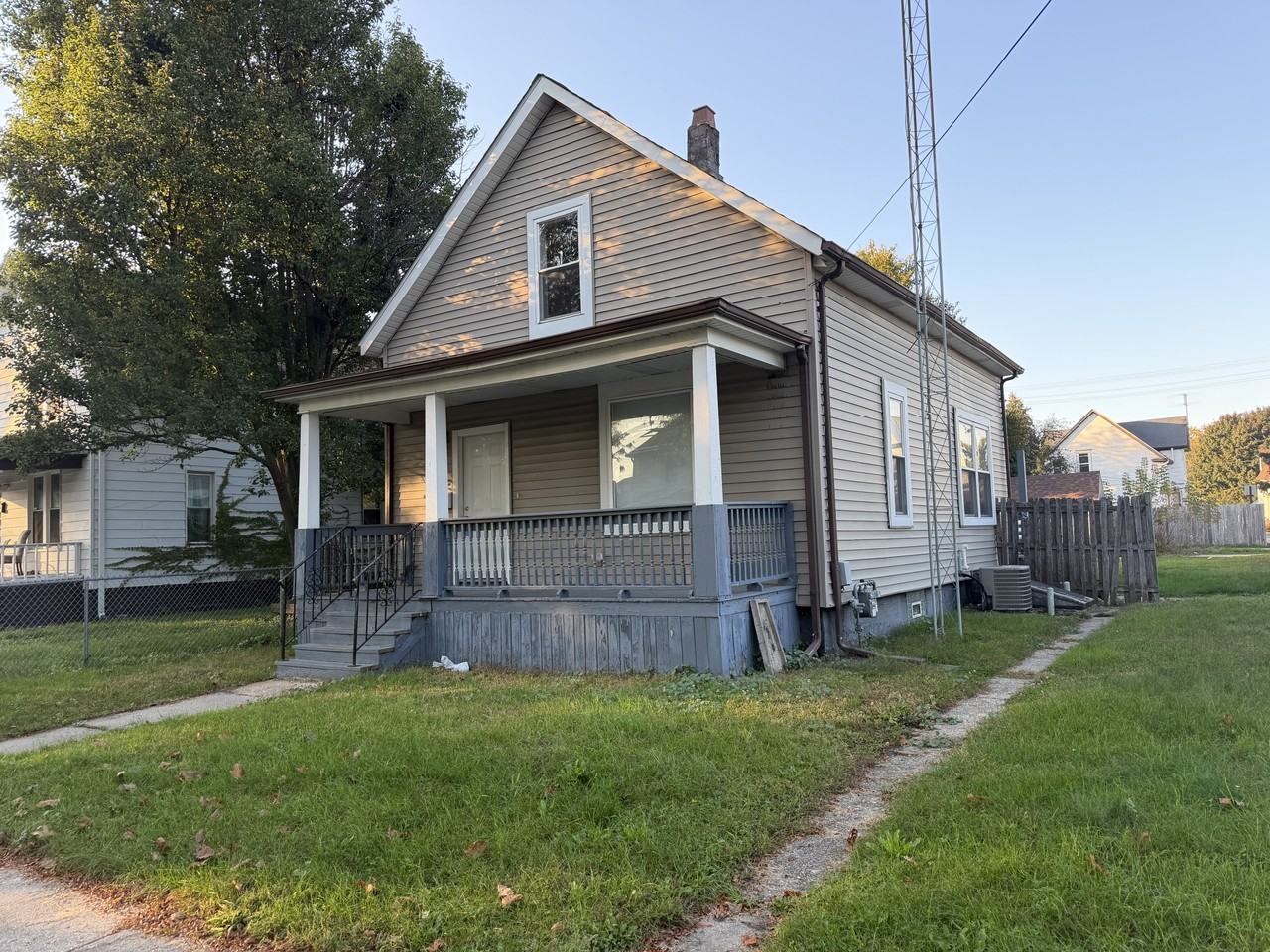 1912 62nd St - Photo 2 of 22