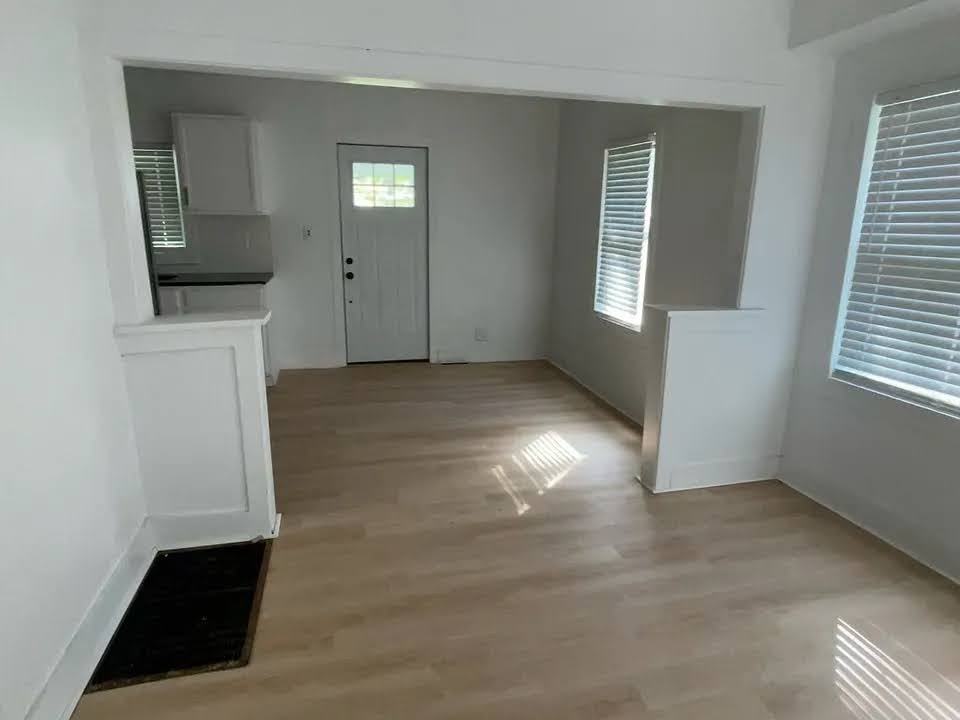 1016 S Cedar Ave - Photo 2 of 7