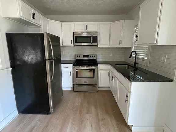 1016 S Cedar Ave - Photo 3 of 7