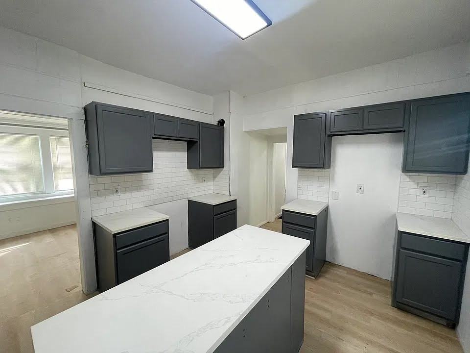 5216 Saint John Ave - Photo 3 of 8