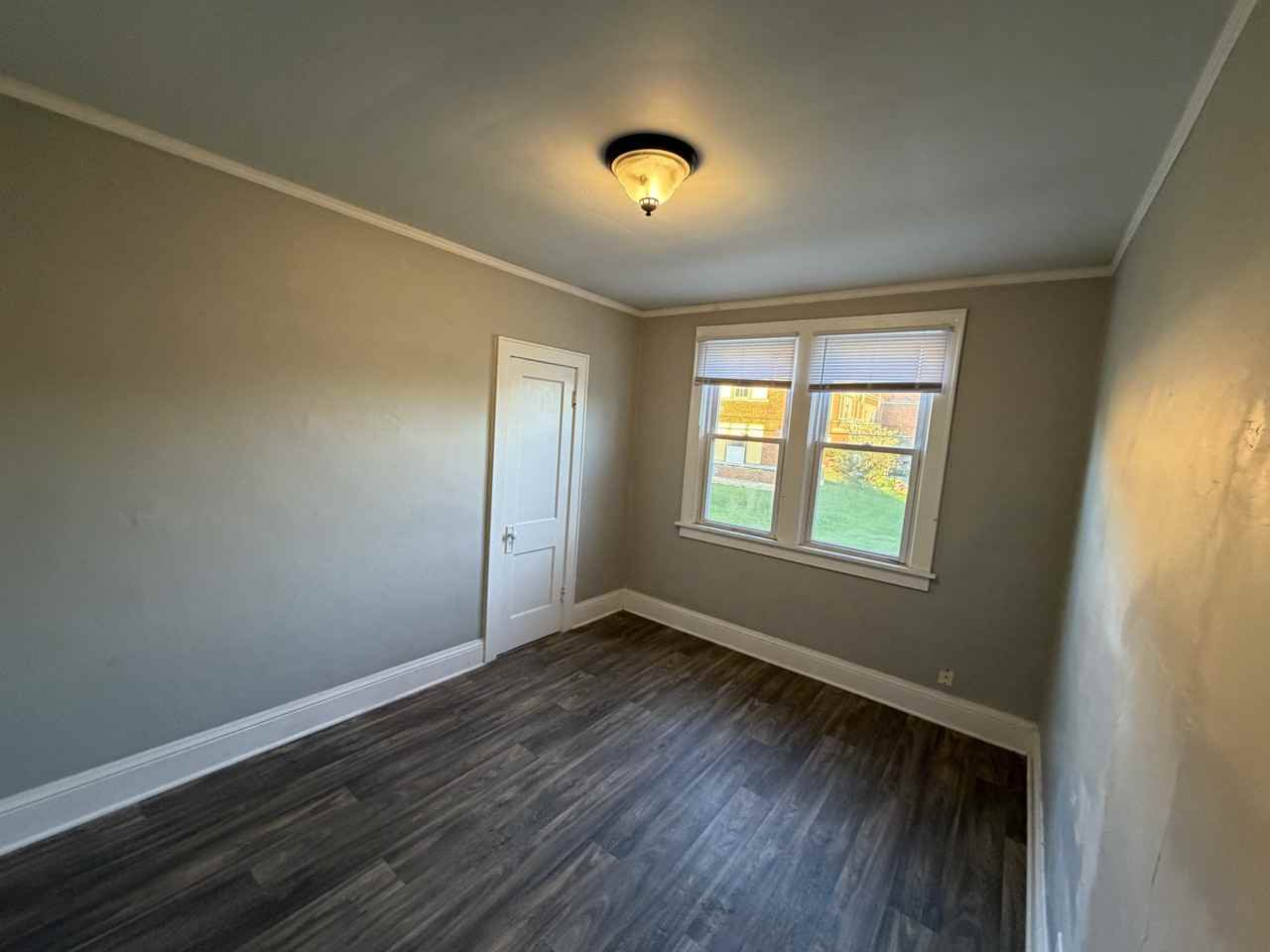 1916 43rd St - Photo 3 of 11