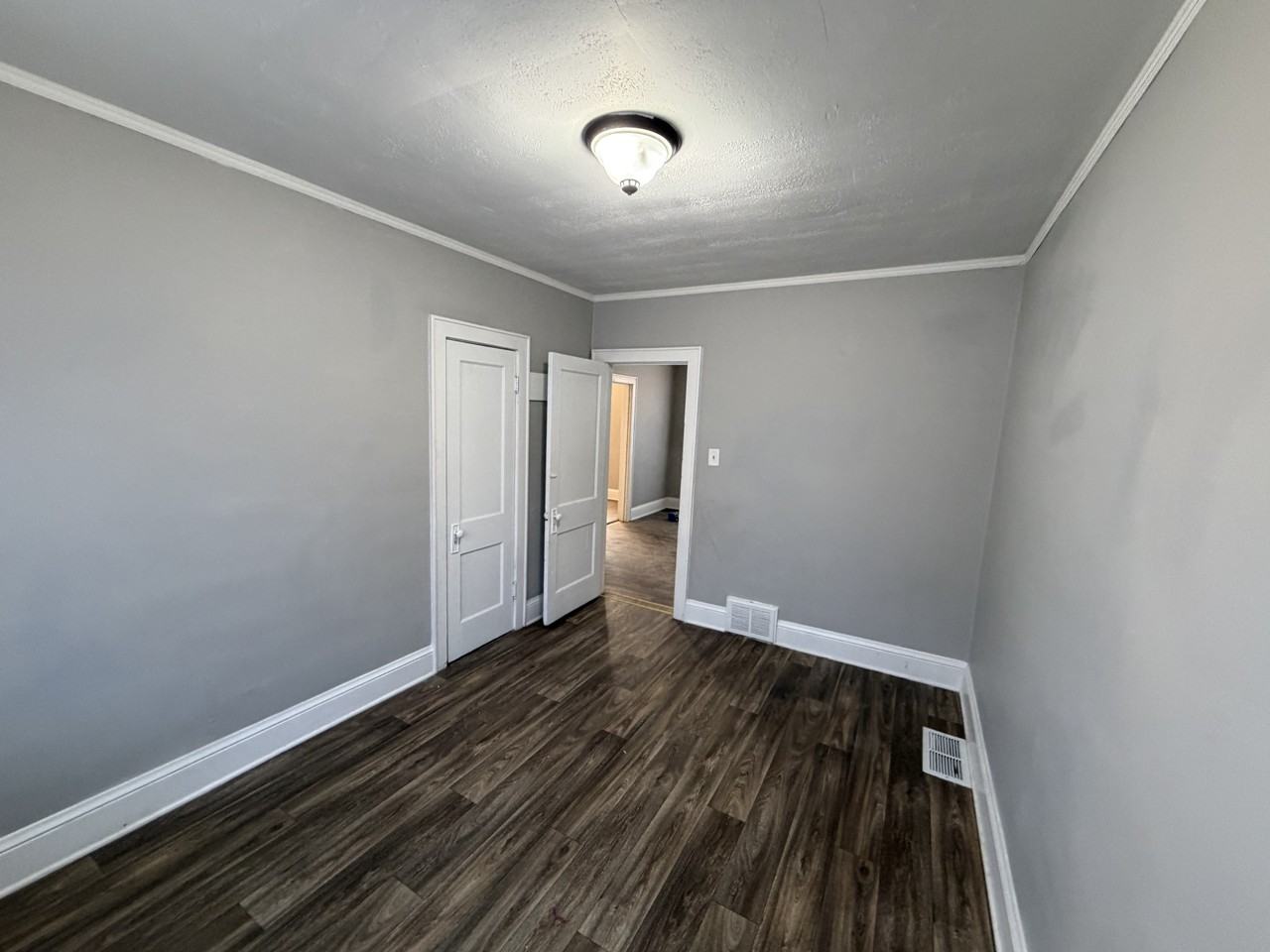 1916 43rd St - Photo 5 of 11