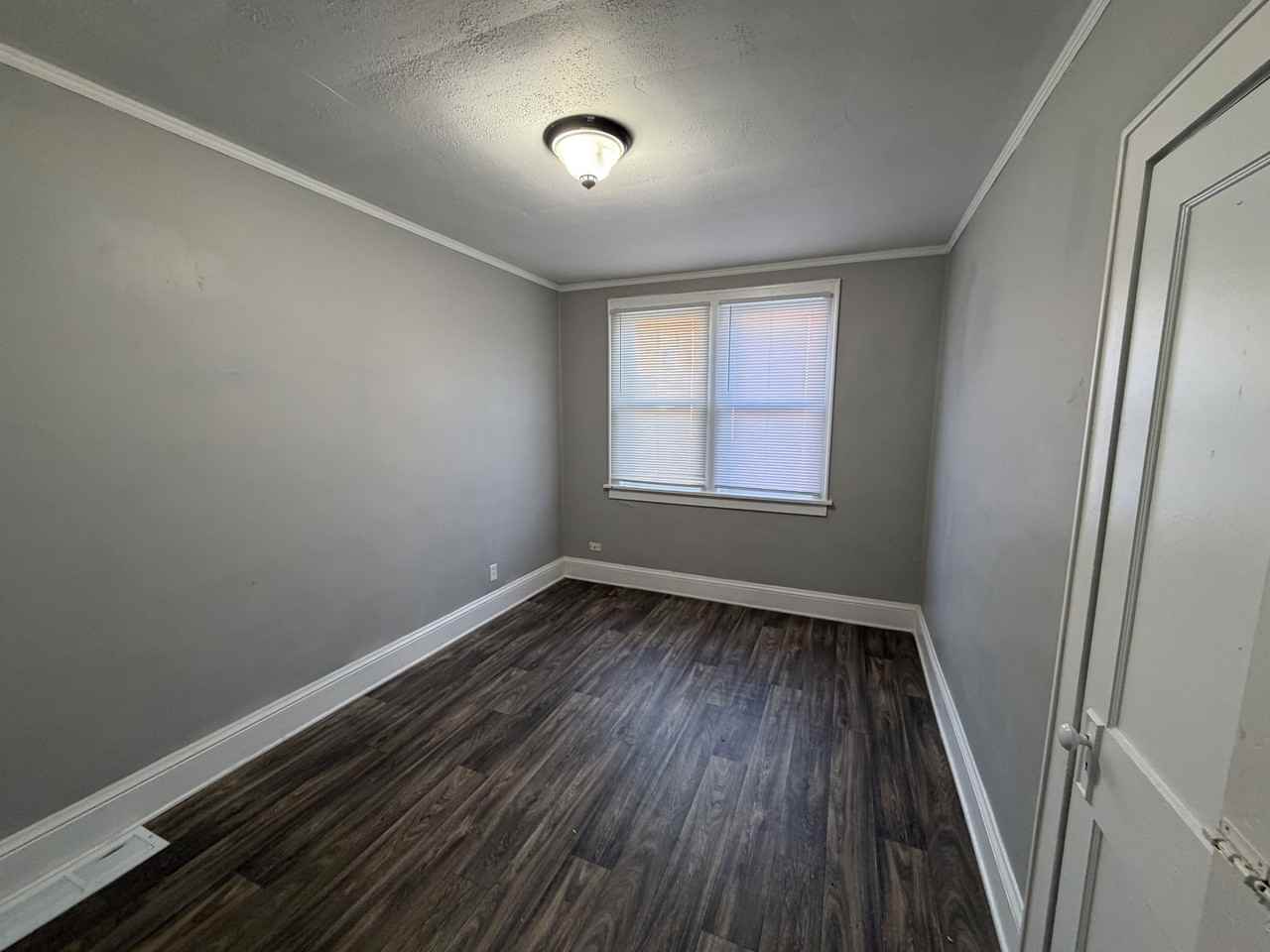 1916 43rd St - Photo 6 of 11