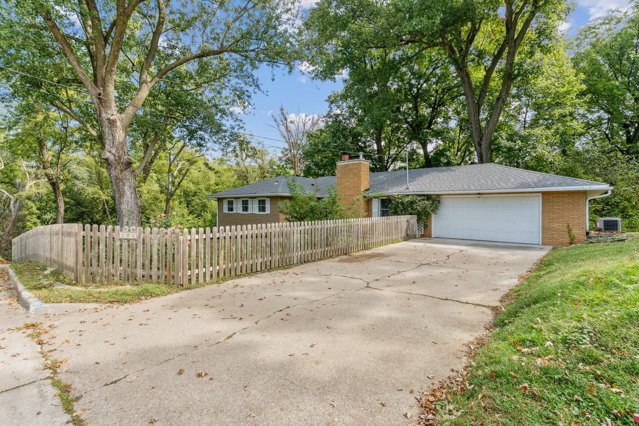 306 Virginia Dr - Photo 2 of 25