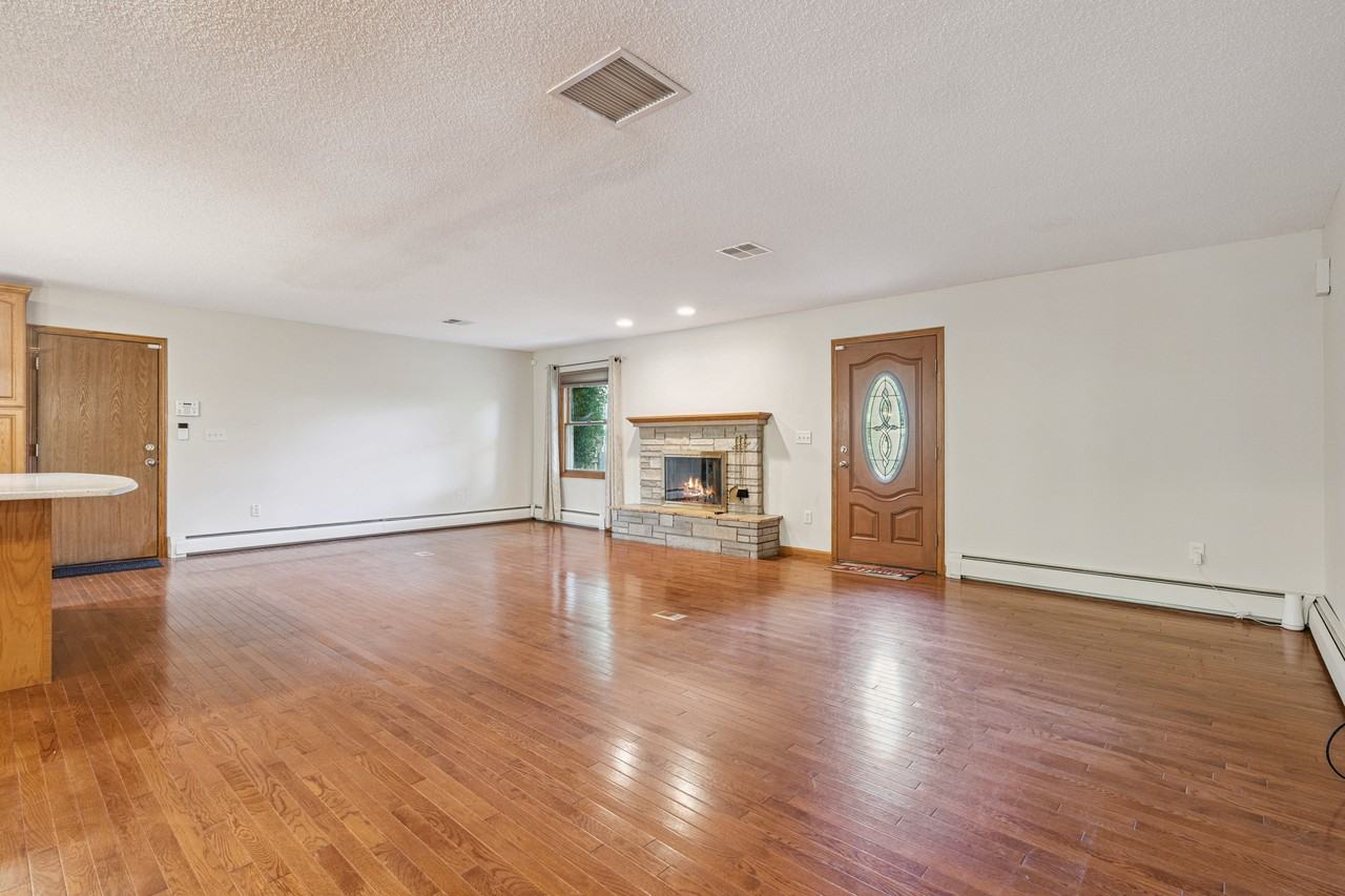 306 Virginia Dr - Photo 3 of 25