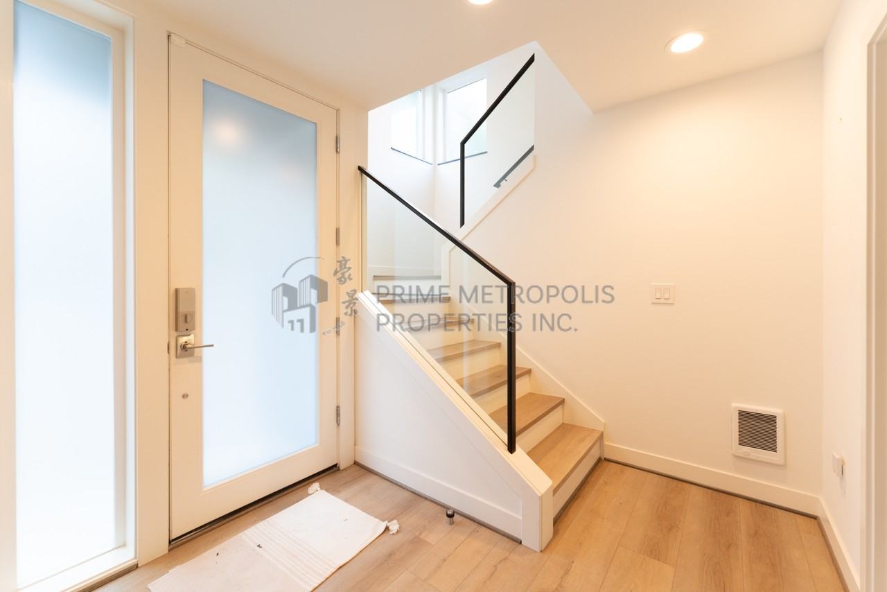 12313 14th Ave Ne #1 - Photo 4 of 28