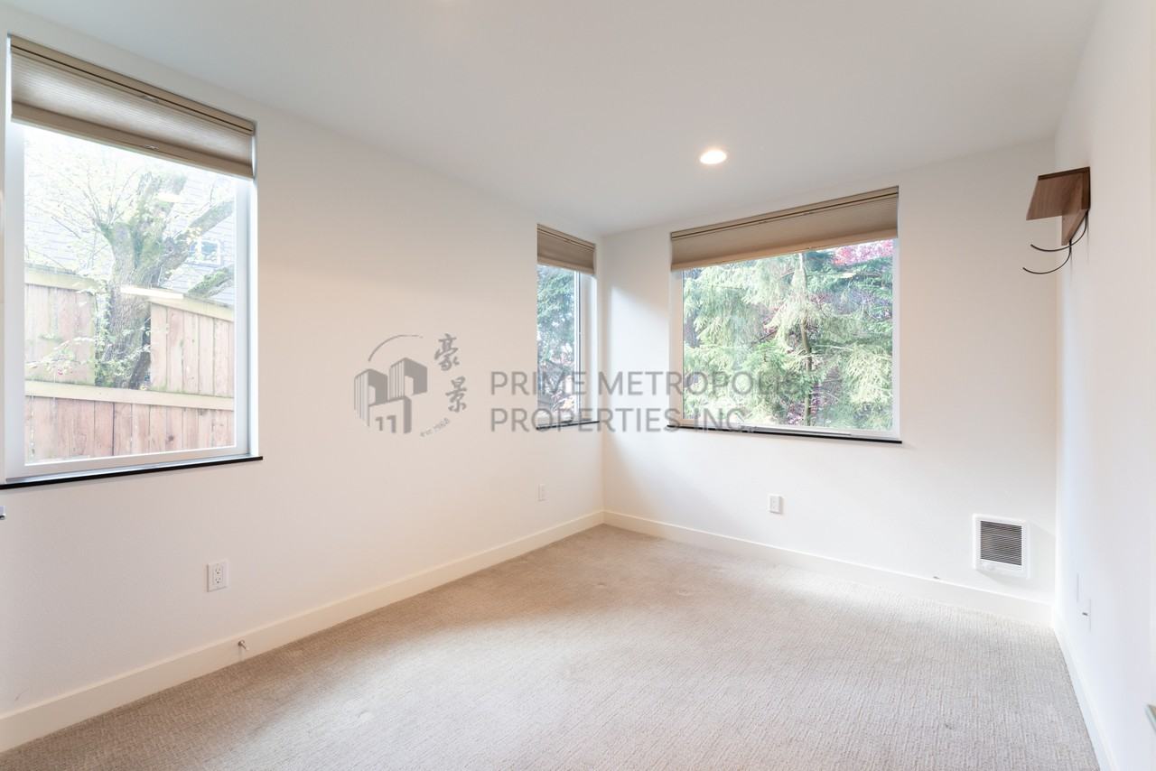 12313 14th Ave Ne #1 - Photo 5 of 28