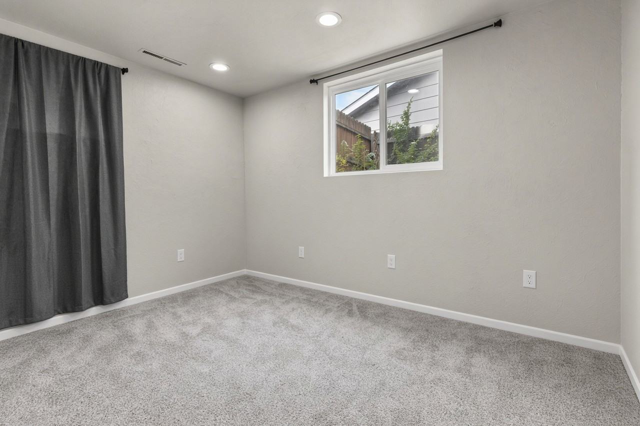 406 Locust Dr #1 - Photo 3 of 10