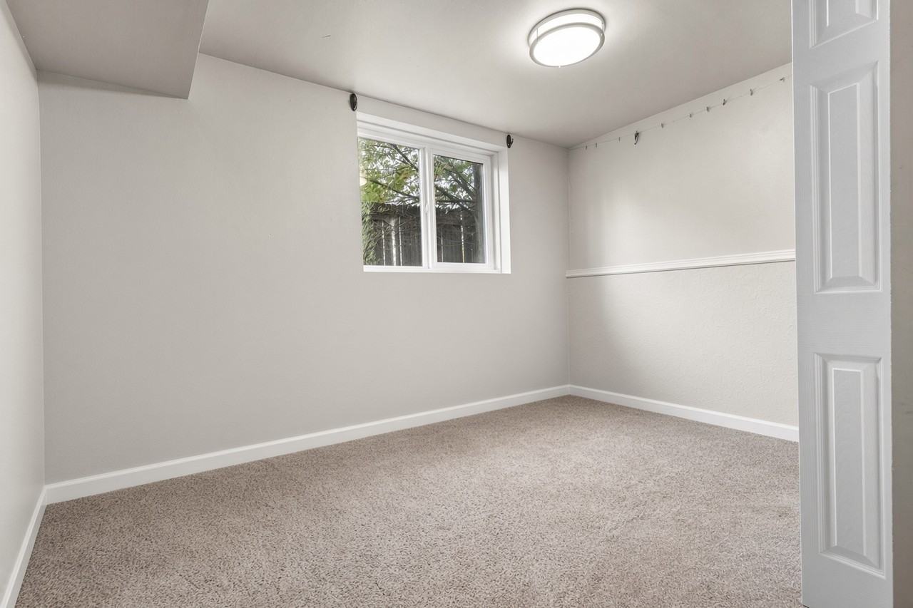 406 Locust Dr #1 - Photo 6 of 10