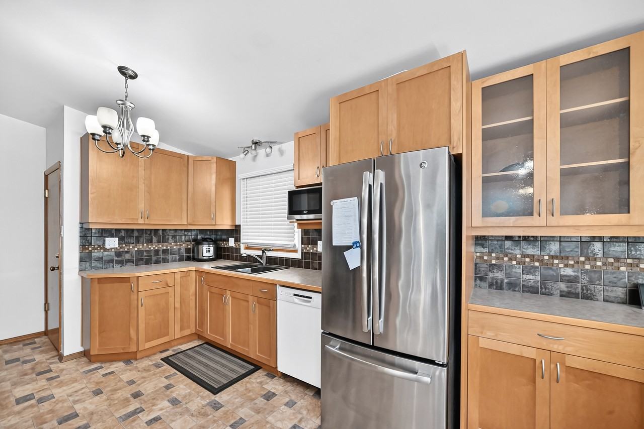 2643 21 Ave S - Photo 4 of 25