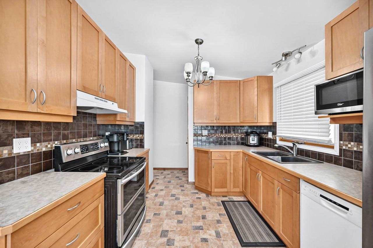 2643 21 Ave S - Photo 5 of 25
