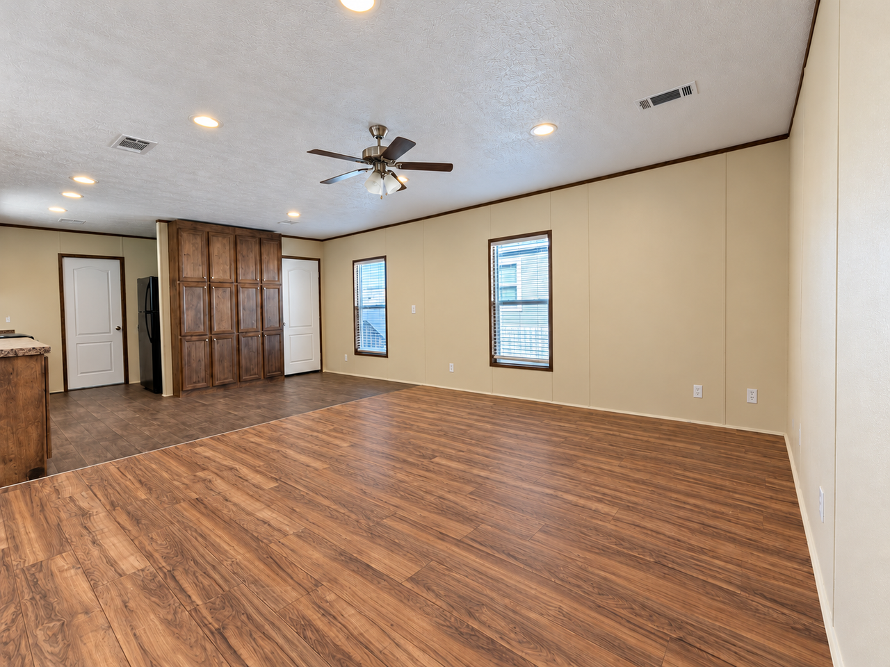 709 N Collins Fwy #113 - Photo 3 of 27