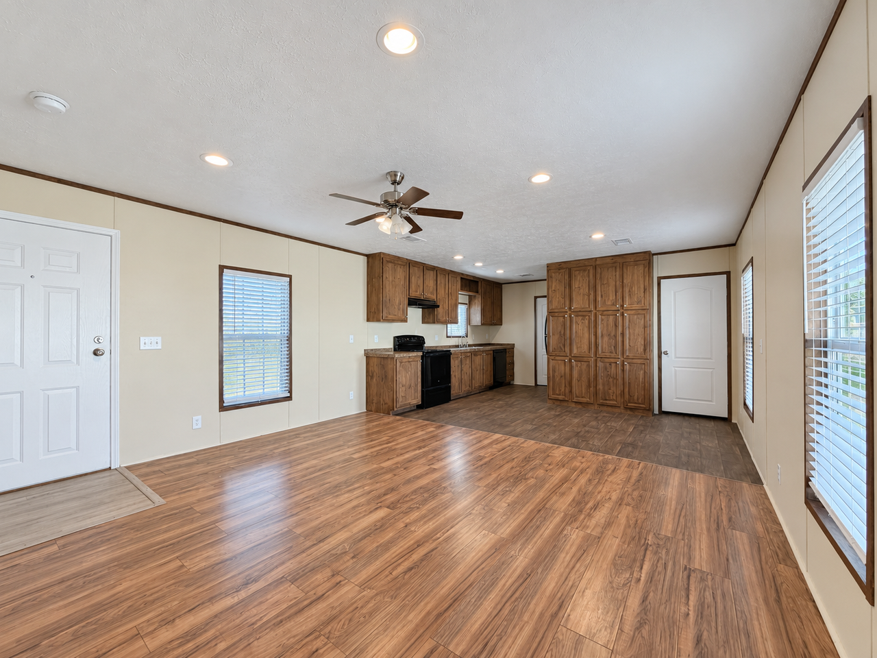 709 N Collins Fwy #113 - Photo 4 of 27