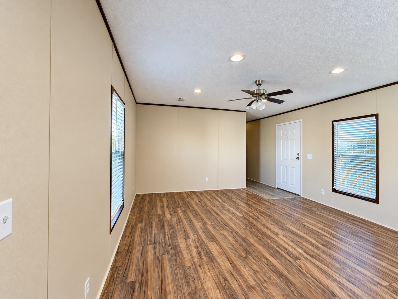709 N Collins Fwy #113 - Photo 5 of 27