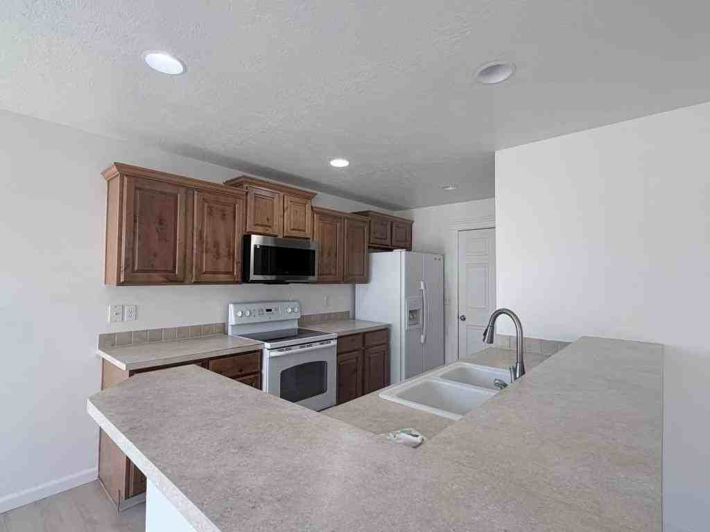 626 Prince Ave - Photo 4 of 20