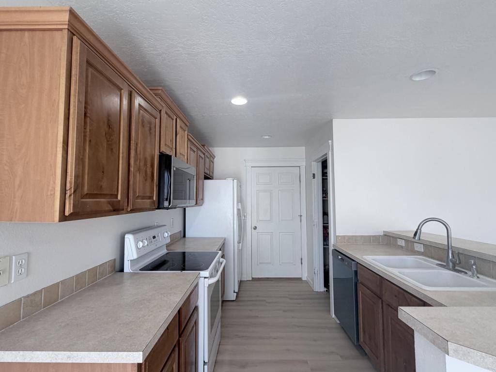 626 Prince Ave - Photo 5 of 20