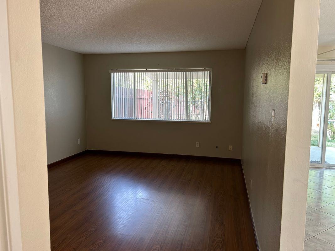 10321 Mills Station Rd - Photo 4 of 22