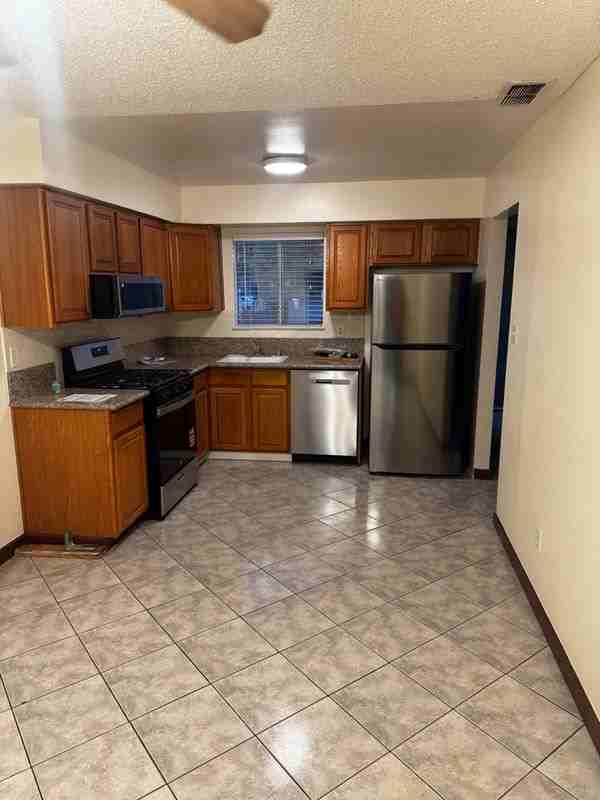10321 Mills Station Rd - Photo 5 of 22