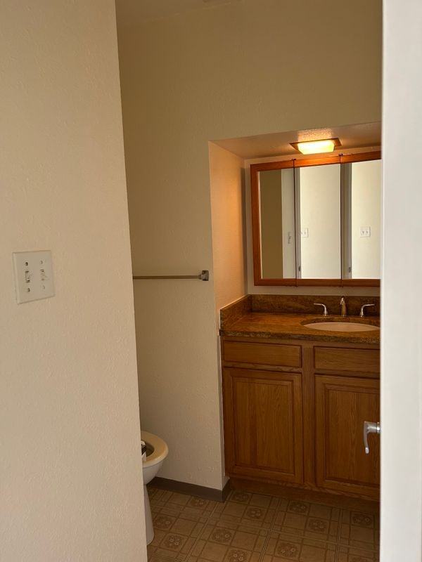 10321 Mills Station Rd - Photo 7 of 22