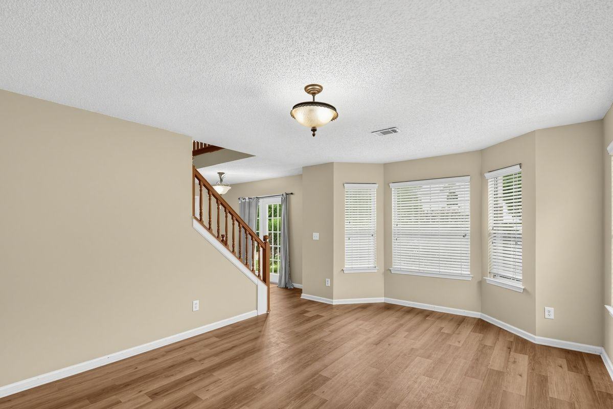 1560 Rogers Crossing Dr - Photo 3 of 42