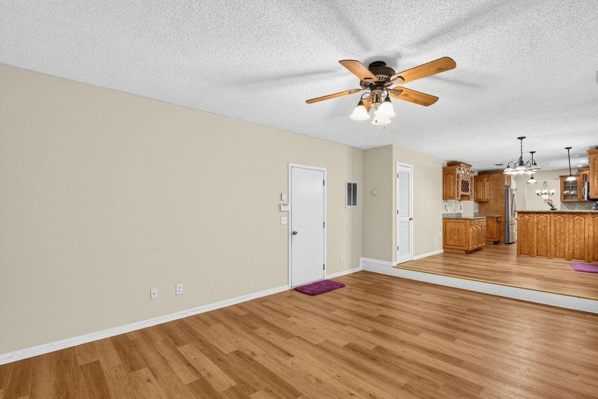 1560 Rogers Crossing Dr - Photo 5 of 42