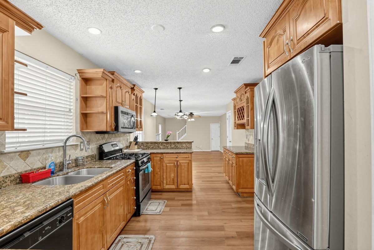 1560 Rogers Crossing Dr - Photo 7 of 42