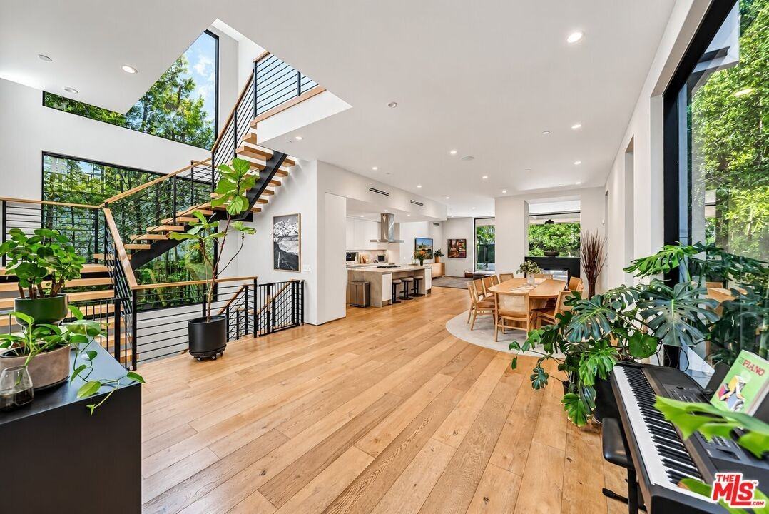 527 N Harper Ave - Photo 4 of 37