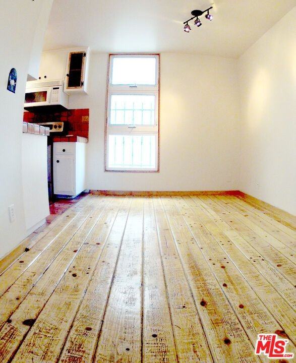 3512 Pacific Ave ##7 - Photo 3 of 19