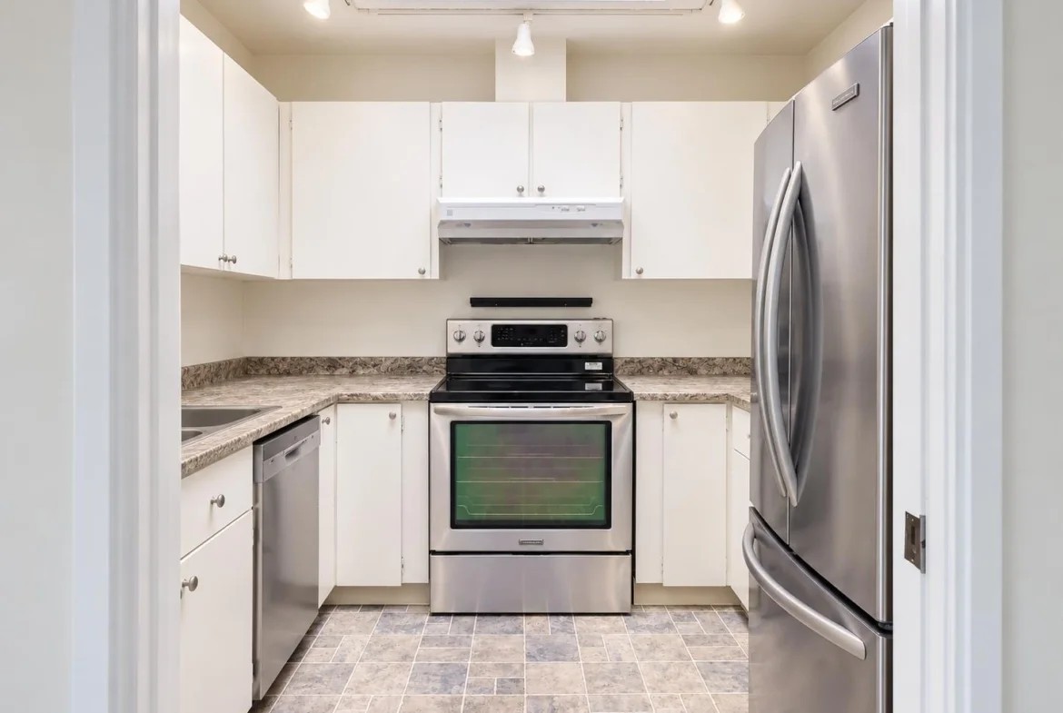 222 6th Street West - Photo 5 of 13