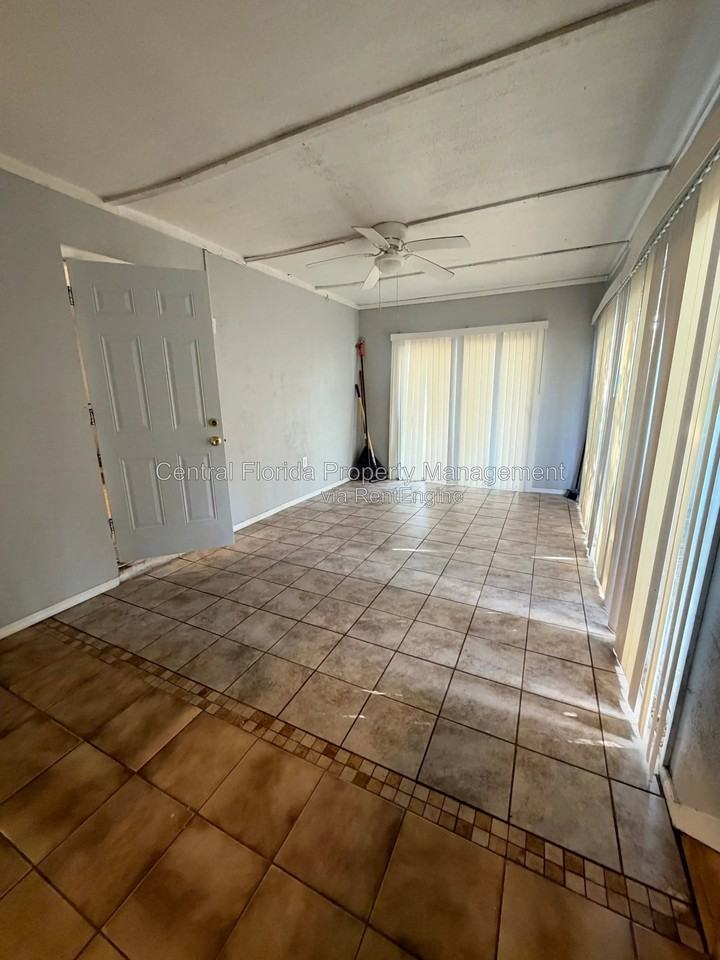 2526 Poinsetta Ave - Photo 2 of 13