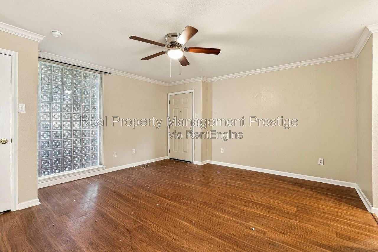 1522 Yale St #21 - Photo 5 of 24