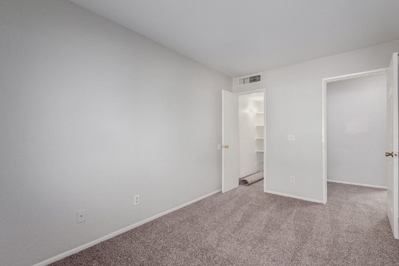 12740 W Amy Dr #2 - Photo 6 of 36