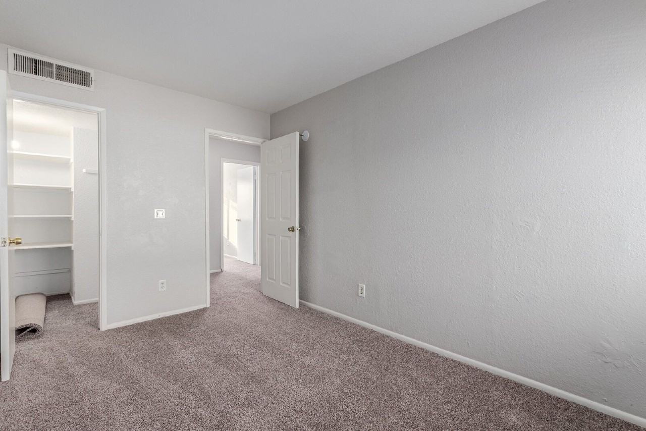 12740 W Amy Dr #2 - Photo 7 of 36
