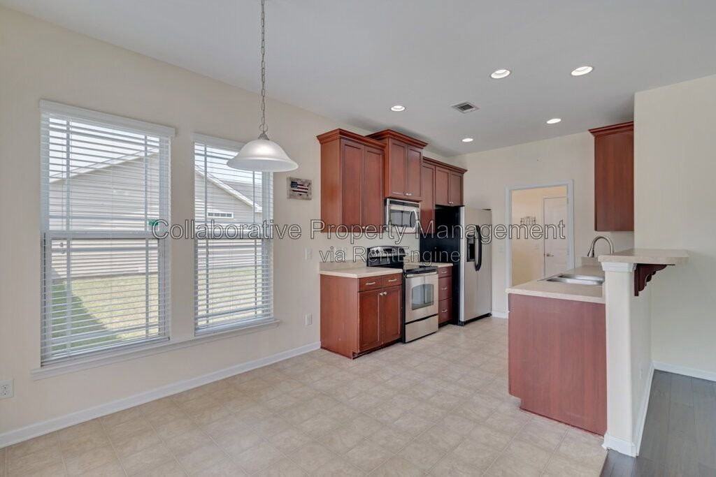 110 Grayson Ave - Photo 4 of 27