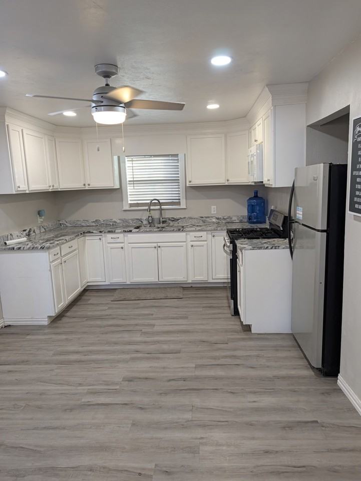 3600 Ne 21st Ave - Photo 4 of 15