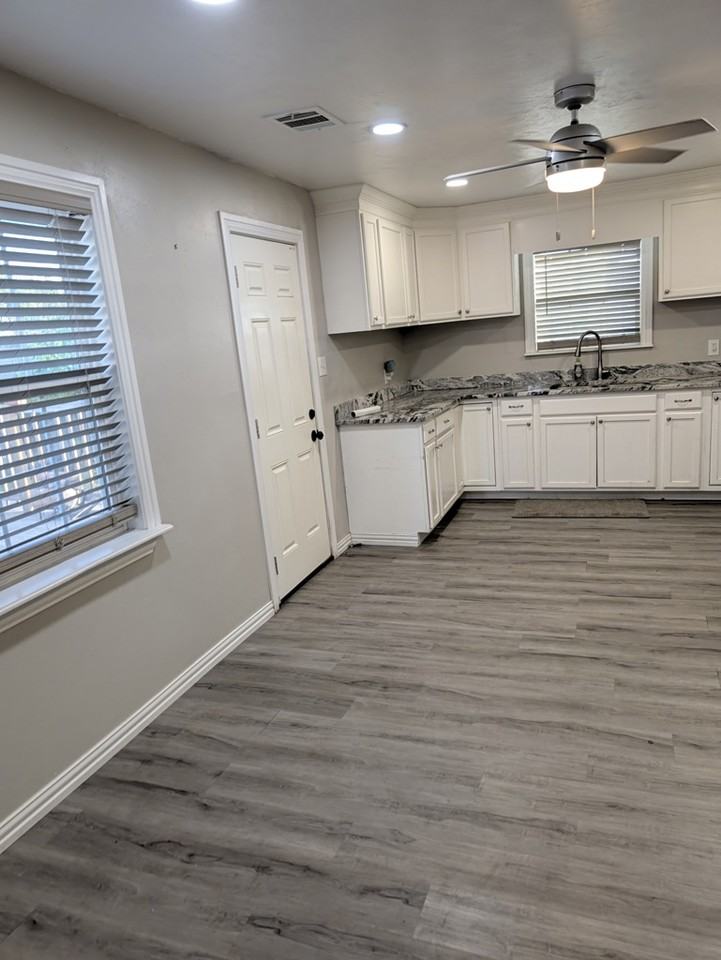 3600 Ne 21st Ave - Photo 5 of 15