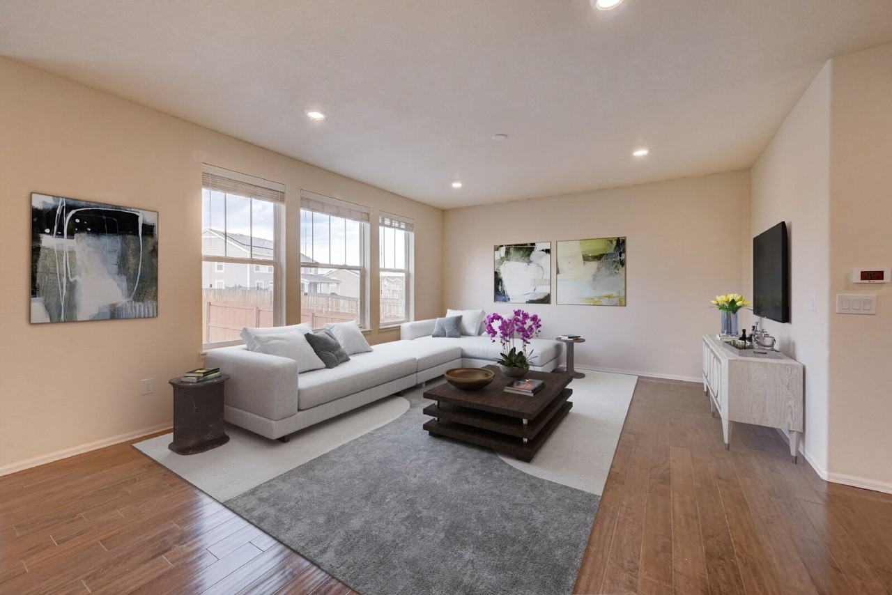 15049 Vienna Cir - Photo 4 of 21
