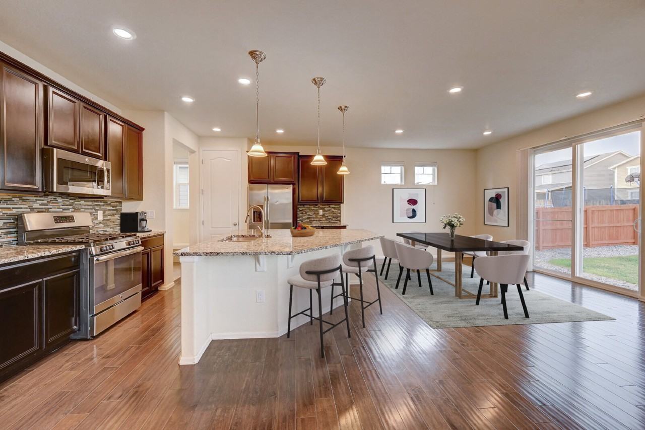 15049 Vienna Cir - Photo 5 of 21