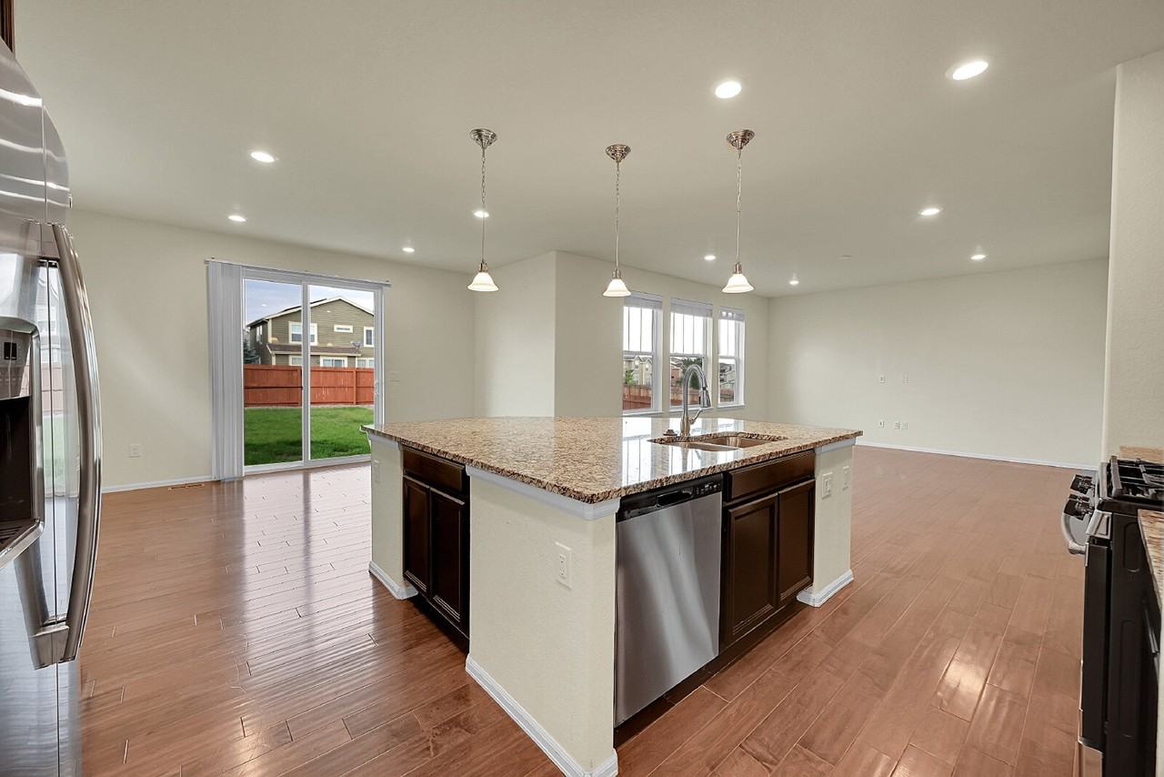 15049 Vienna Cir - Photo 6 of 21