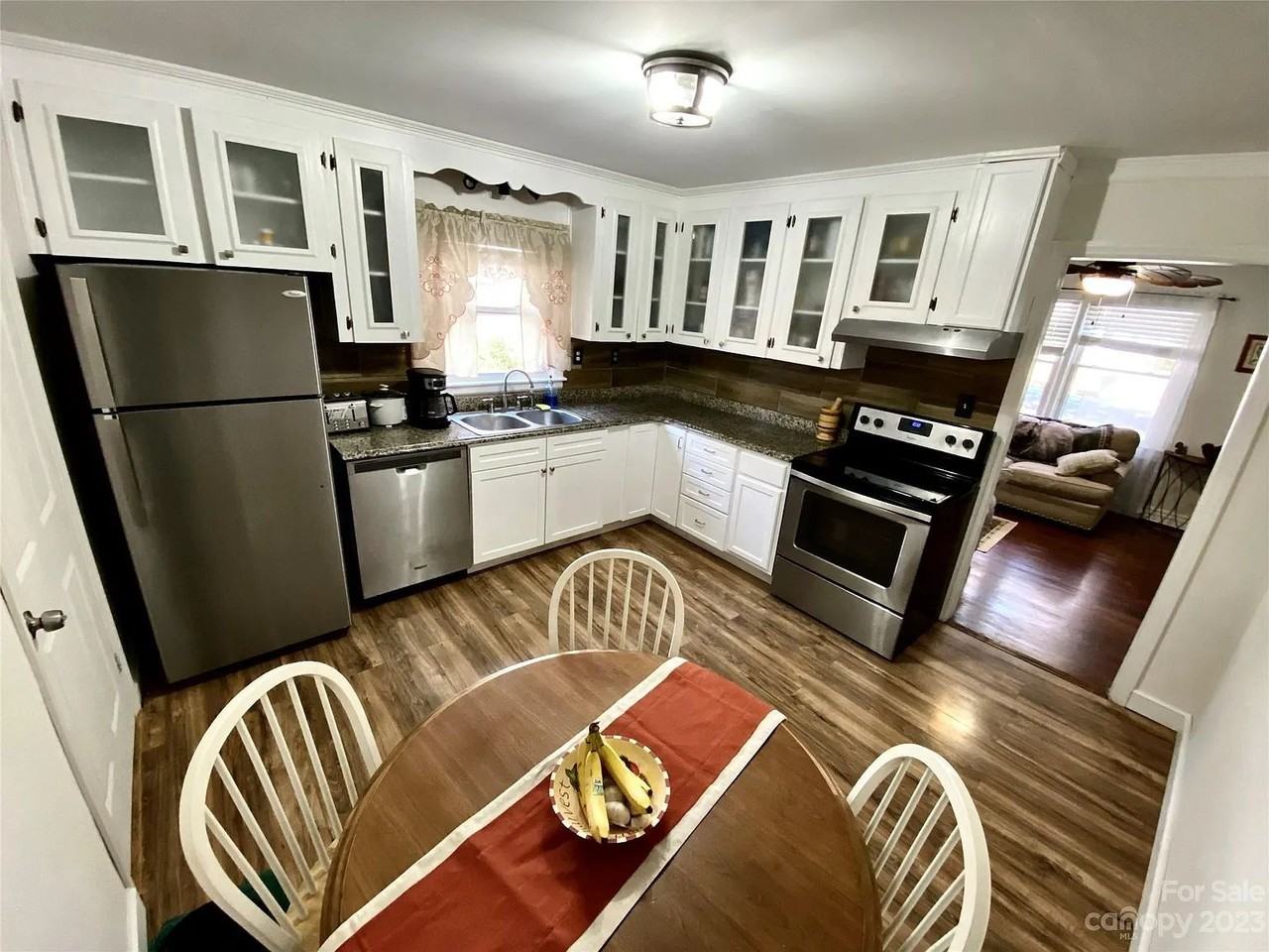 2918 Wicklow Pl - Photo 3 of 16