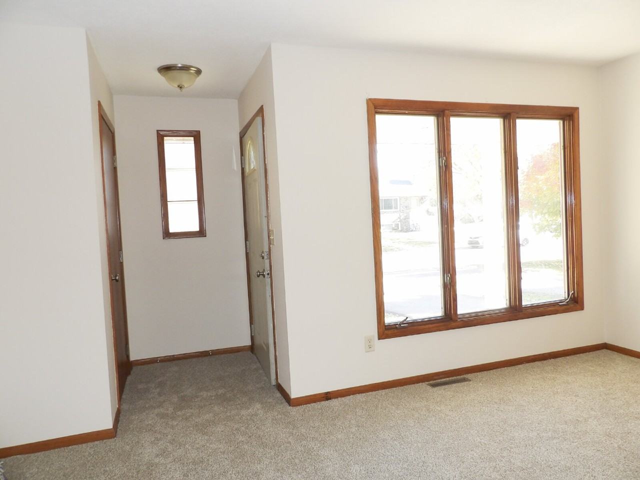 734 6th Ave S - Photo 3 of 24