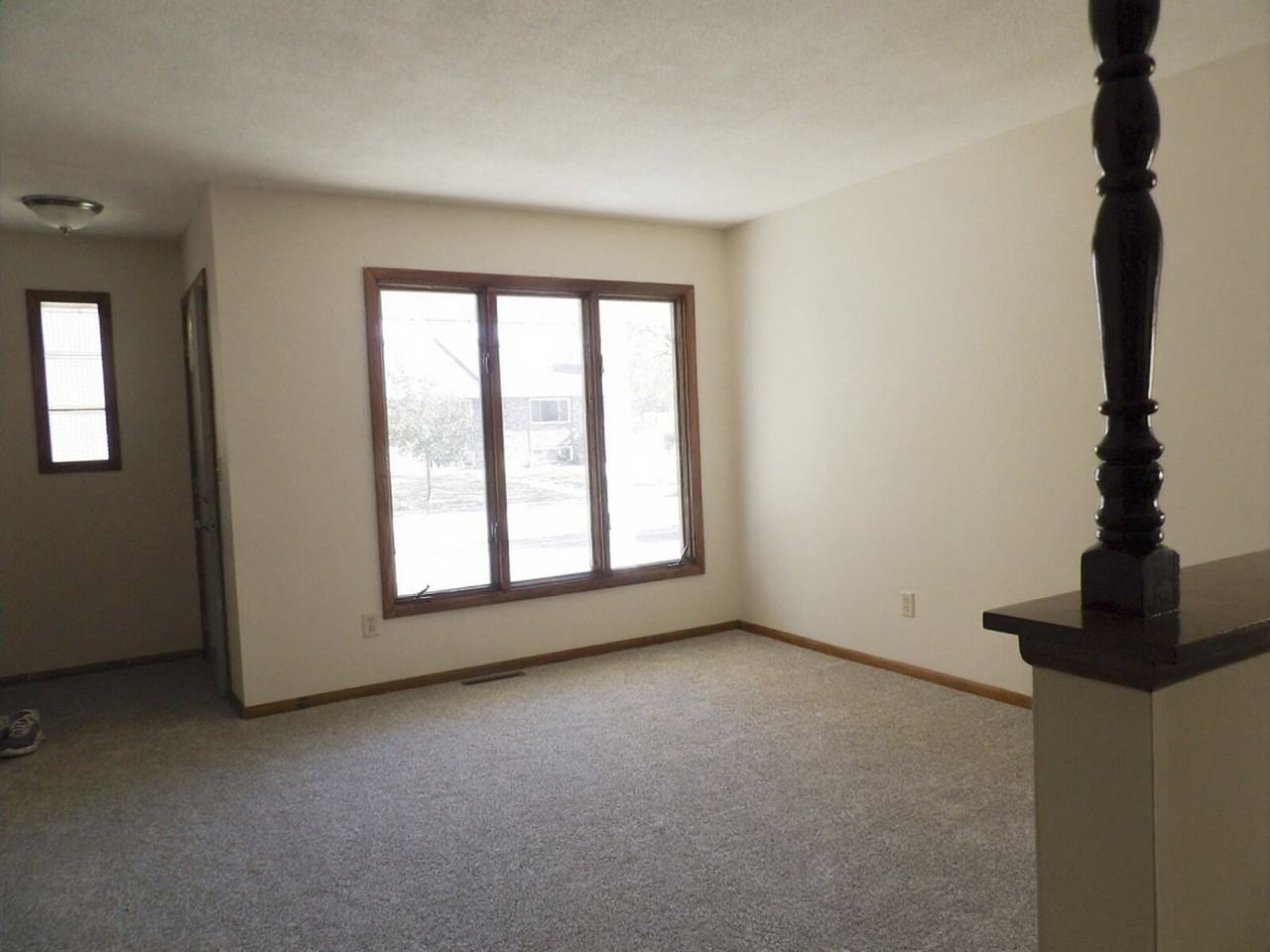 734 6th Ave S - Photo 4 of 24