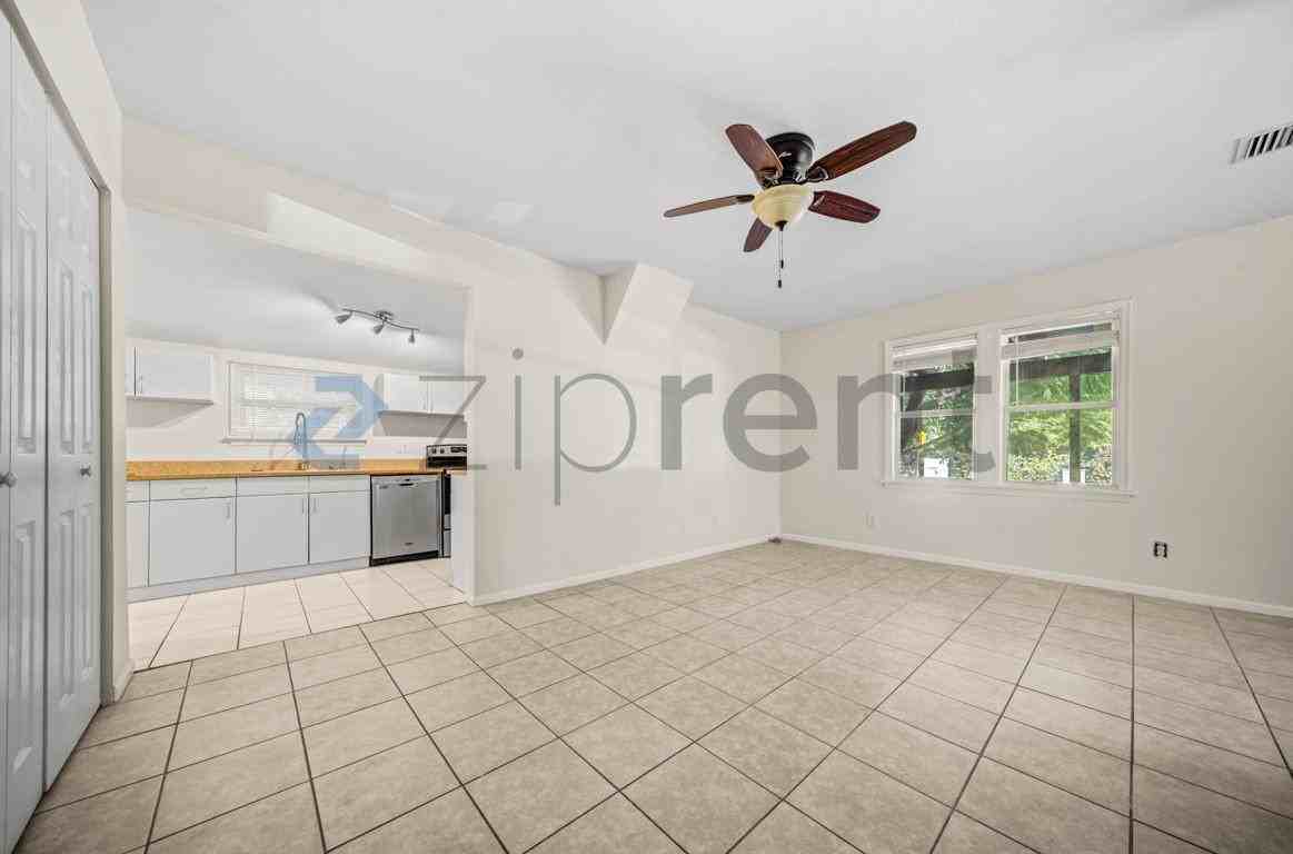 2714 18th St N - Photo 7 of 24