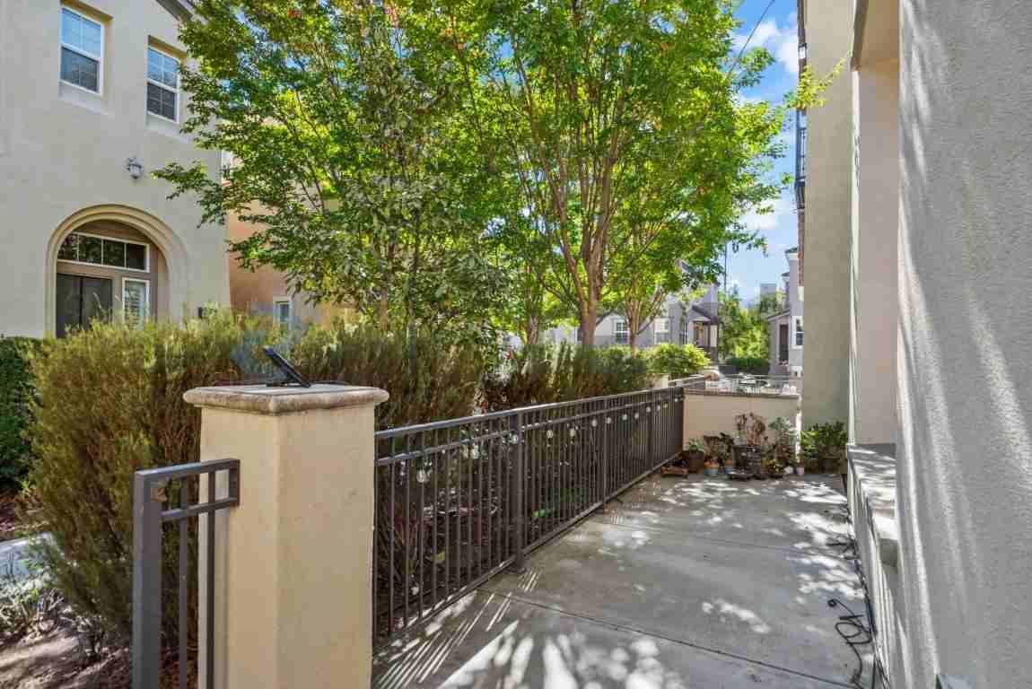 4714 Torrey Pines Cir - Photo 4 of 36