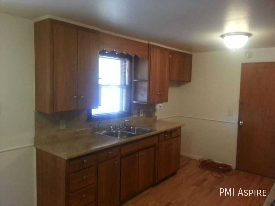 1135 Sherman St - Photo 2 of 10