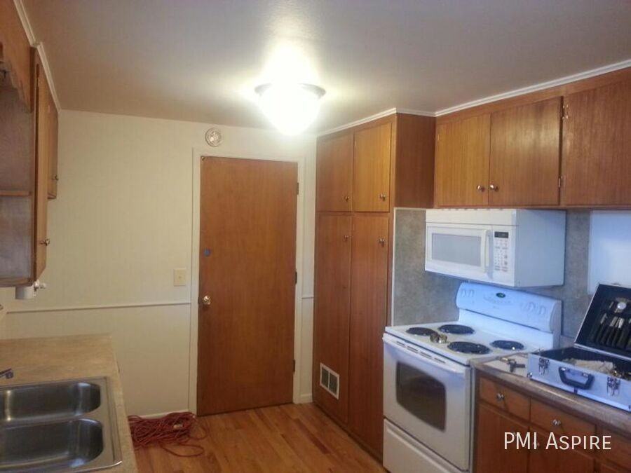 1135 Sherman St - Photo 3 of 10