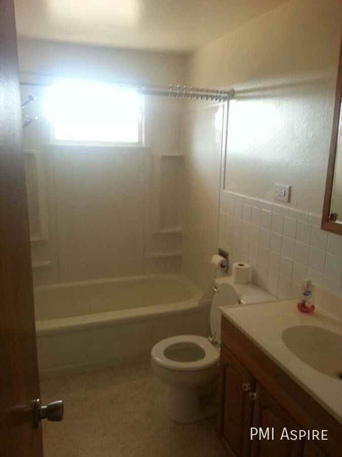 1135 Sherman St - Photo 4 of 10