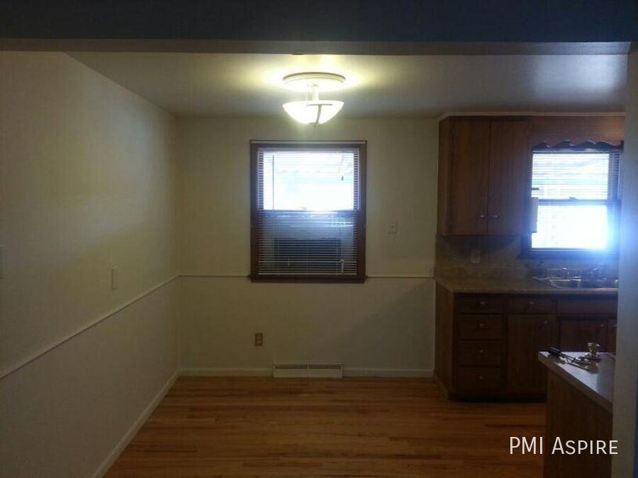1135 Sherman St - Photo 5 of 10