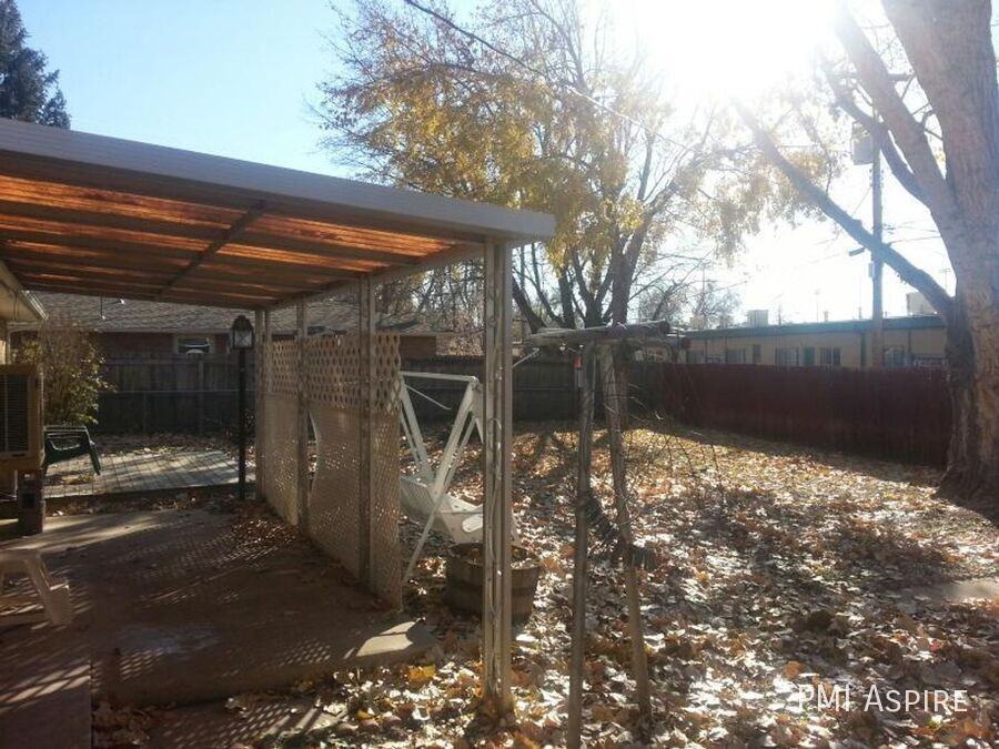 1135 Sherman St - Photo 7 of 10