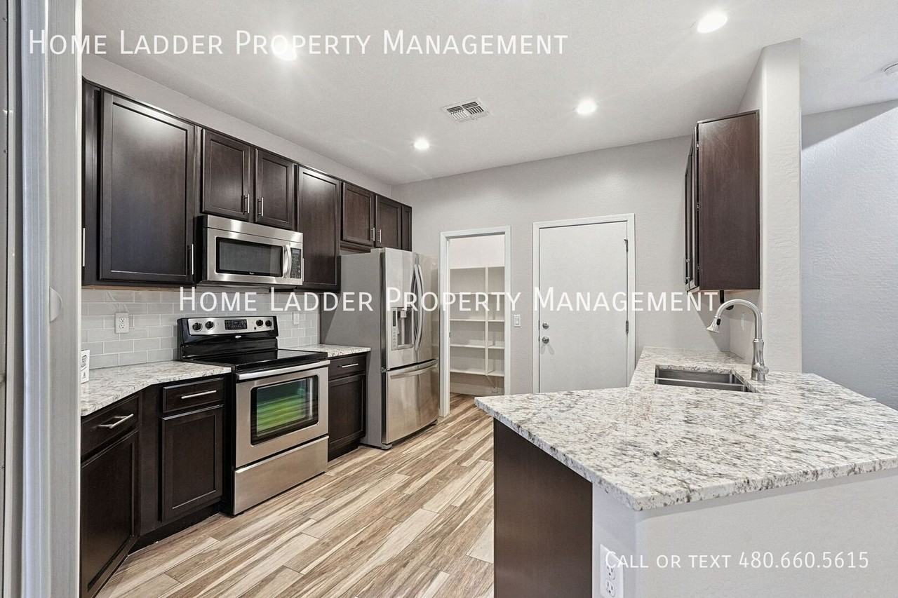 881 S Pheasant Dr - Photo 3 of 32